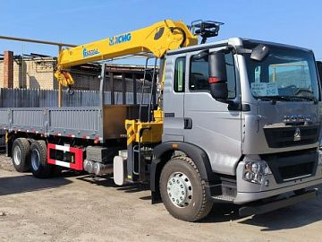 Бортовой автомобиль HOWO ТХ 6X4 с КМУ